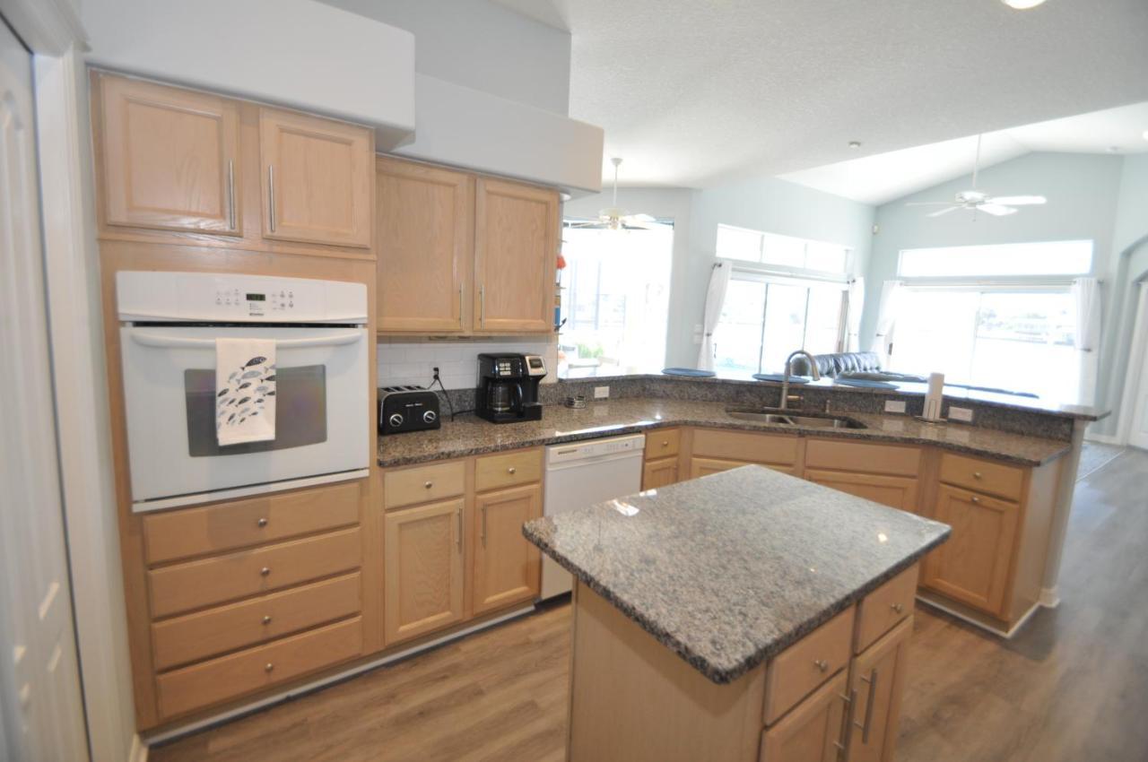 Sunset Bay Beautiful Pool Home - Bring Your Boat Or Jet Ski - Canal With Dock- Sleeps 10 - 4 Bd Palm Coast Eksteriør billede