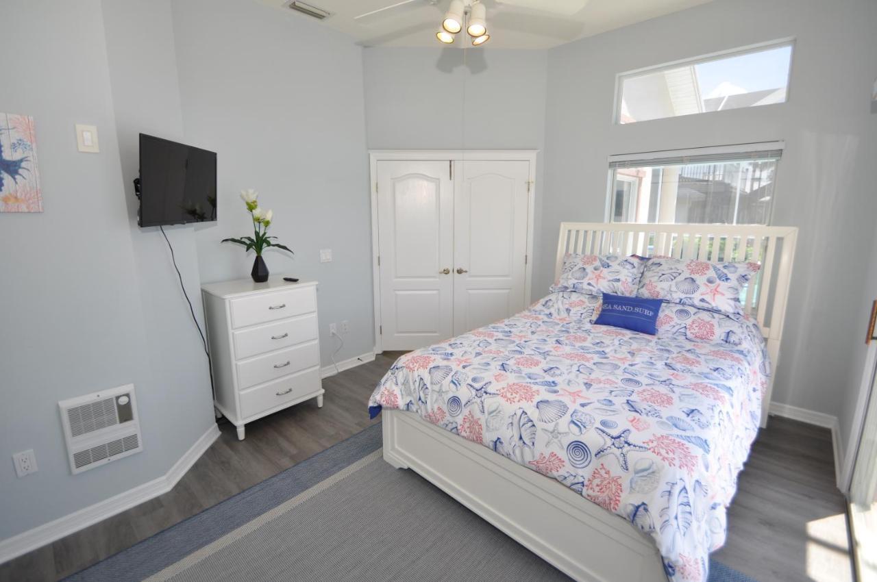 Sunset Bay Beautiful Pool Home - Bring Your Boat Or Jet Ski - Canal With Dock- Sleeps 10 - 4 Bd Palm Coast Eksteriør billede